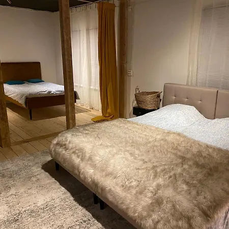 Karula - 2 Bedroom House And Caravan Feriehus Antsla
