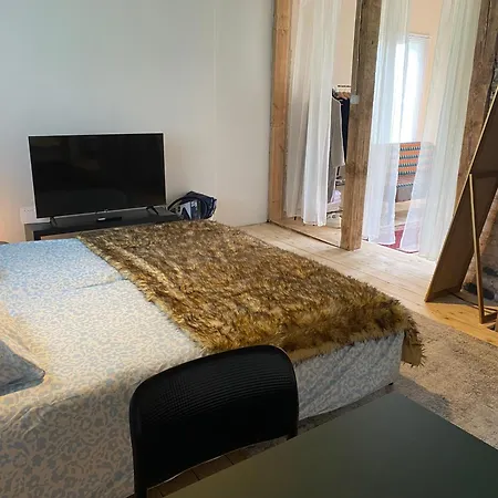 Semesterbostad Karula - 2 Bedroom House And Caravan