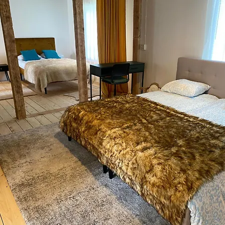 Semesterbostad Karula - 2 Bedroom House And Caravan