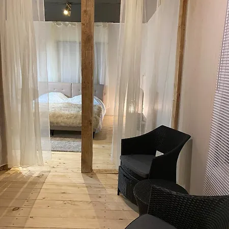 Karula - 2 Bedroom House And Caravan Semesterbostad