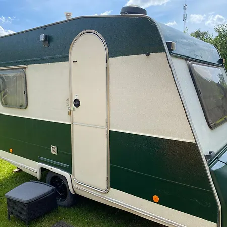 Karula - 2 Bedroom House And Caravan Feriehus *